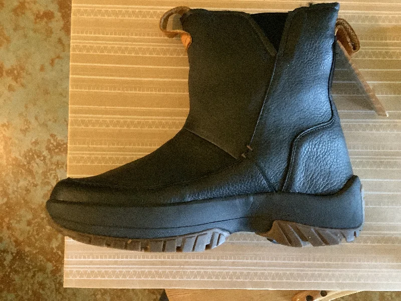 ULU - ""Tupik"" men's (and ladies??) bison leather/shearling lined winter boot.